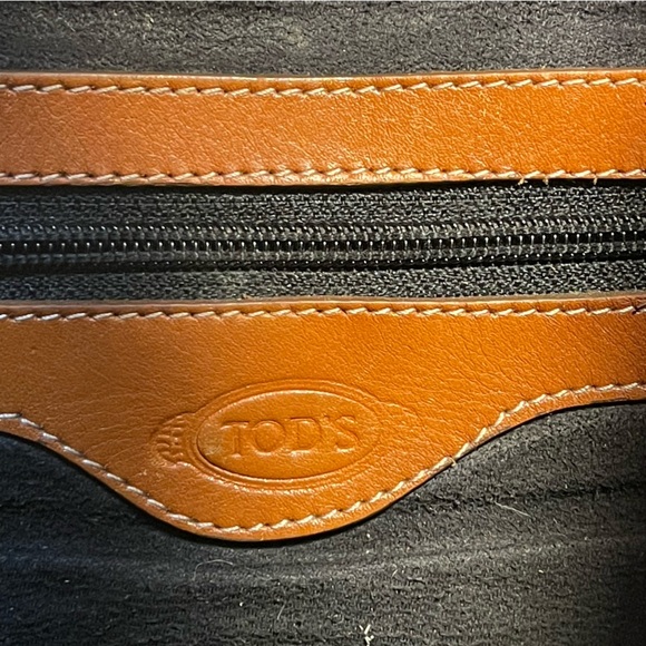 Tod's full grain black leather tote bag details in brown leather - Picture 10 of 13